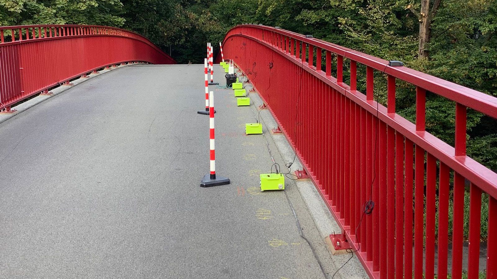 Schwingungsmessung zur Zustandsbewertung einer Brücke