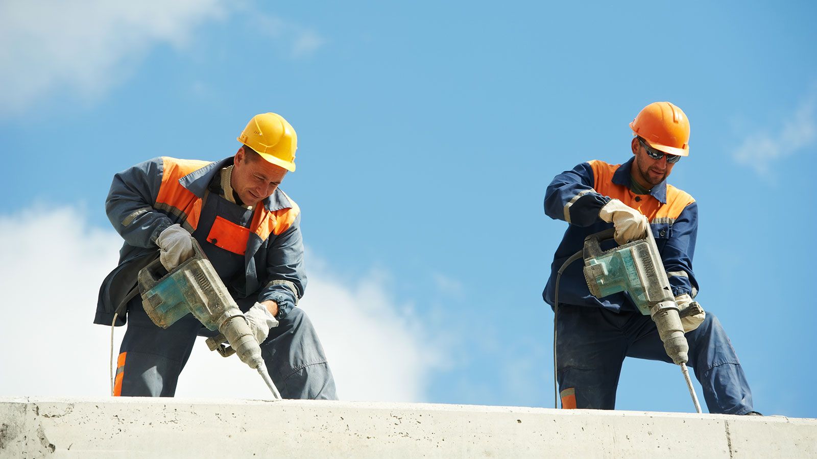 Active occupational safety through the monitoring of human vibrations